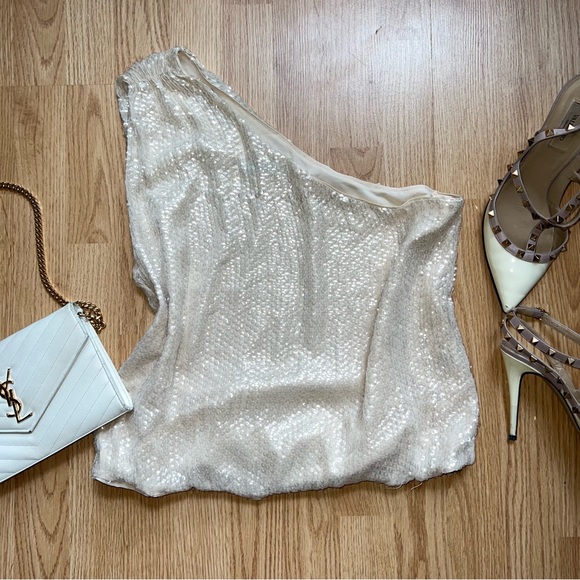 Alice + Olivia Sasha one-shouldered silk sequined top in light nude/champagne - Picture 5 of 12